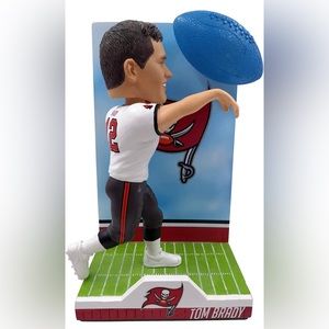 TOM BRADY BUCCANEERS LIGHT UP BOBBLE HEAD, LIMITED EDITION NEW IN BOX